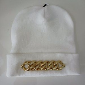 WHITE HAT with CHAIN ACCENT